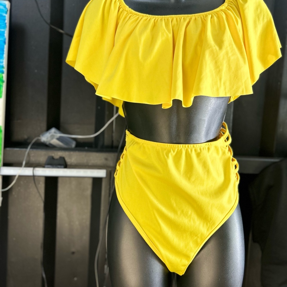 🌊🌸🌺 it’s summer time bright high waisted 2 piece